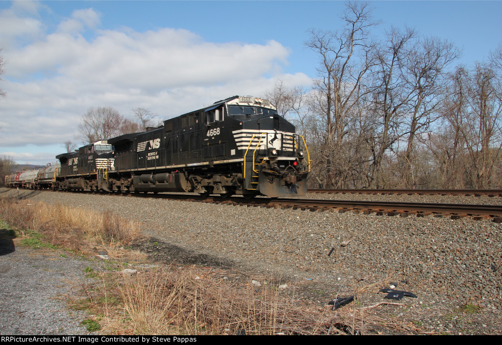 NS 4668 and 4483 take train 36G down the siding